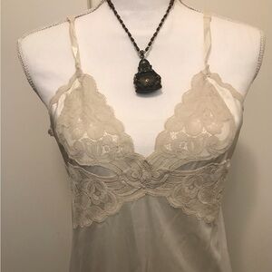 Soft Lace Trim vintage Slip in Light Cream as new
